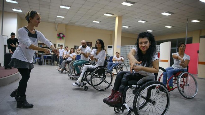 Tekerlekli sandalye dansı ile hayatları değişti