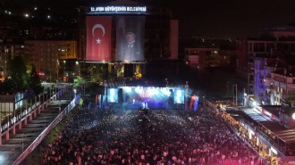 Aydın Büyükşehir 23 Nisan'ı Mert Demir konseriyle kutladı