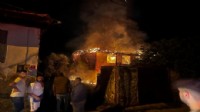 Aydın'da metruk bina alev alev yandı!