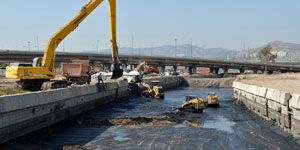 İzmir in derelerinden 26 bin ton çamur çıktı!