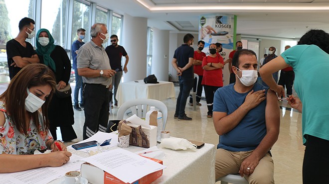 Torbalı’da fabrika çalışanlarına 6 bin doz aşı