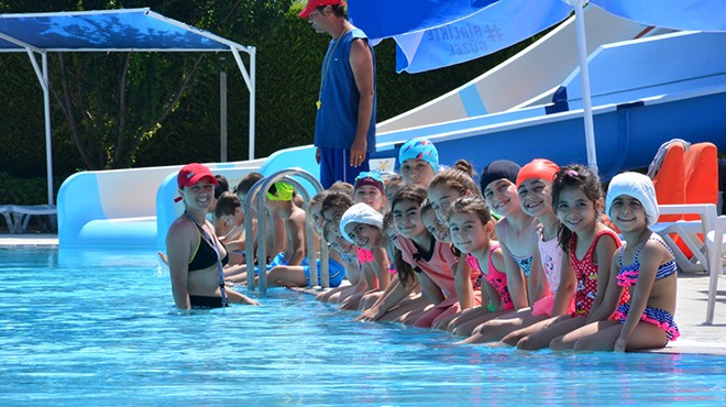 Torbalı da çocuklara ücretsiz yüzme kursu