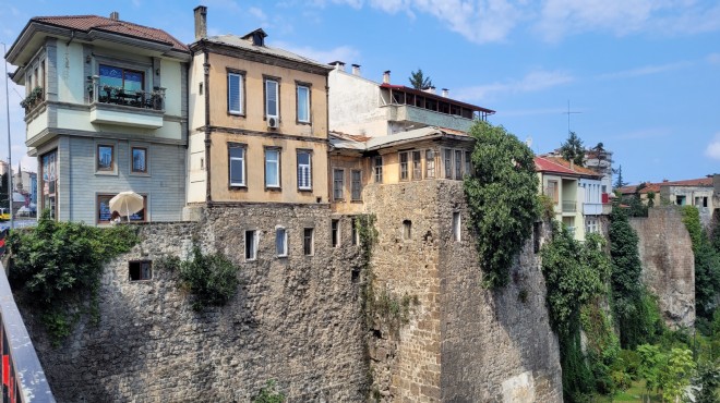 Trabzon da tapulu  kale kondu  kirliliği