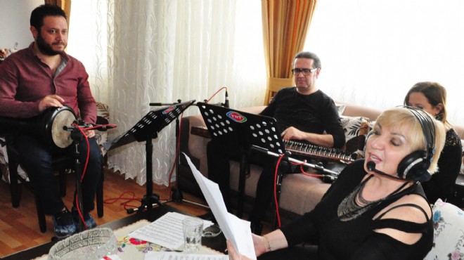 TRT İzmir Radyosu canlı müziği evlere getiriyor