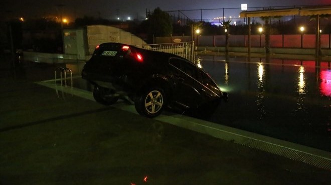 Turgutlu da ilginç kaza: Havuzda araba var!