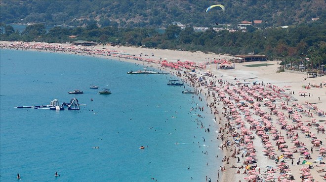 Sıcak havadan bunalan turistler sahillere akın etti