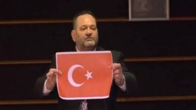 Türk bayrağını yırtmaya soruşturma!