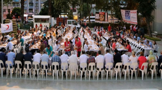 Türk Kızılayı Karşıyaka dan 1200 kişiyi buluşturan sofra