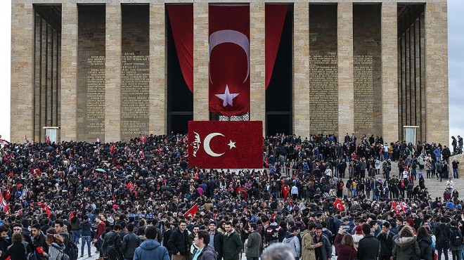 Türkiye Ata ya koştu: Anıtkabir e ziyaretçi akını