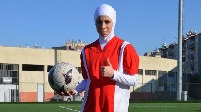 Türkiye de bir ilk: Aydınlı kadın futbolcu...