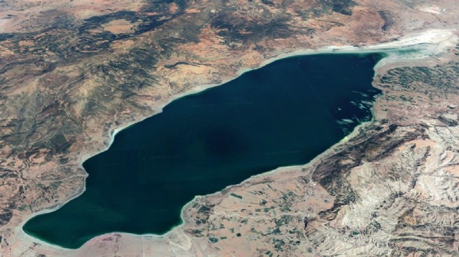Türkiye nin 7 nci büyük gölü kuruyor!