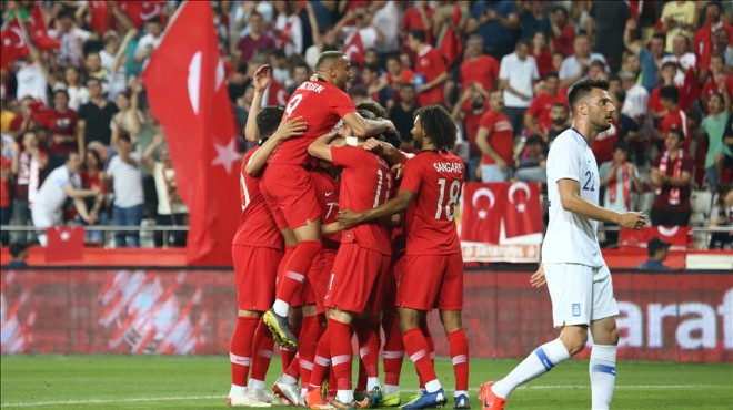 Türkiye, Yunanistan ı iki golle geçti