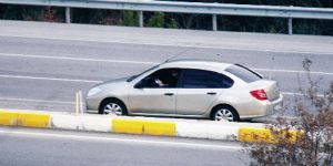 İzmir yollarında ‘tehlikeli’ denetim: Yol ortasında radar!