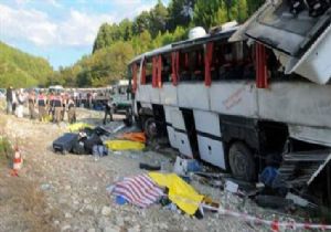 Afyon dan yolan çıkan otobüs şarampole uçtu: 13 ölü