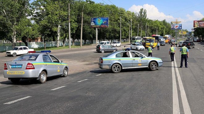 Ukrayna da dehşet: 2 polis öldürdü