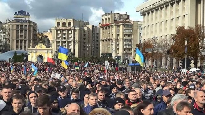 Ukrayna da on binler cumhurbaşkanını protesto etti