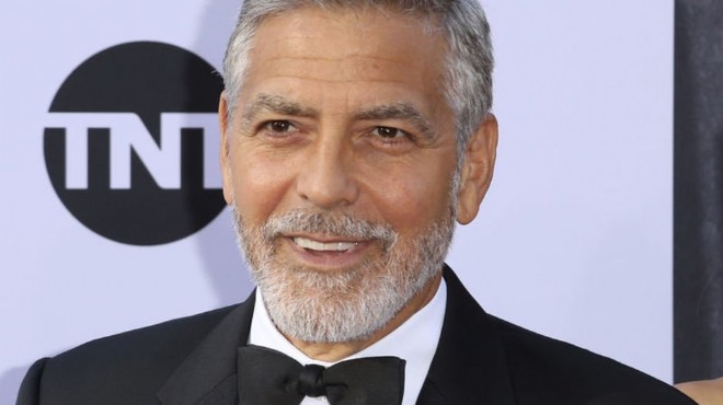 Ünlü oyuncu George Clooney hastaneye kaldırıldı!