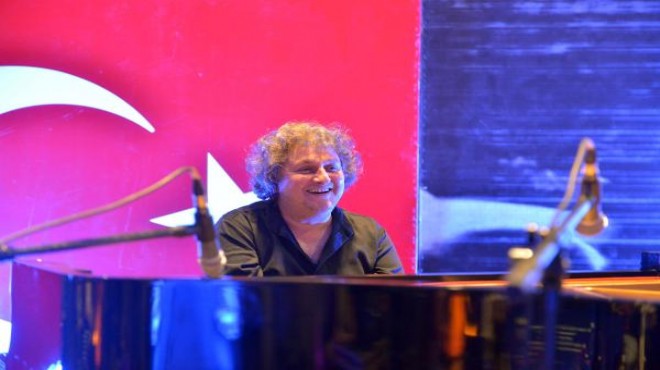Ünlü piyanistten Alsancak Garı nda nostaljik konser