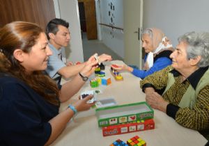 İzmir’in Alzheimer hastaları yalnız değil!