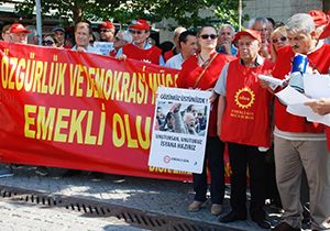 İzmir de emeklilerden zam isyanı