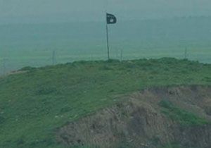 Flaş! IŞİD Türkiye sınırına bayrak dikti