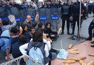 Taksim de artık  ekmek  yasak: 50 gözaltı