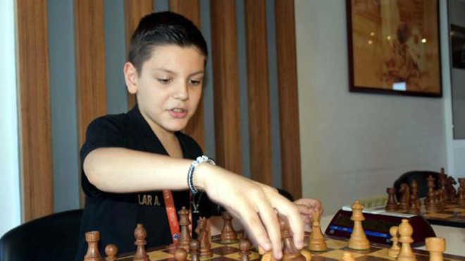 Yeni Kasparov İzmir den çıktı... 10 yaşında dünya şampiyonu