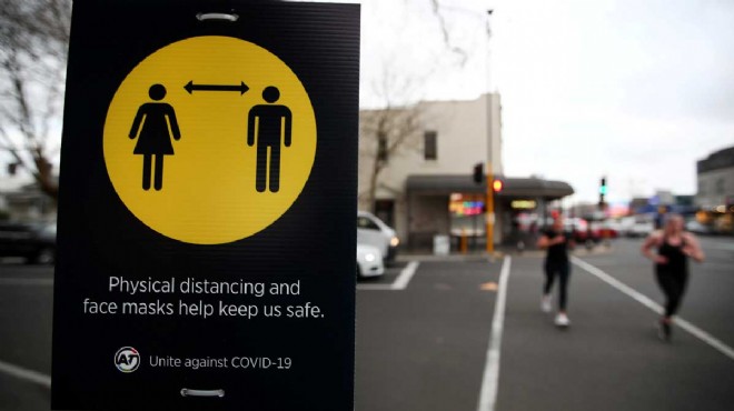 Yeni Zelanda, koronavirüs yasaklarını uzattı
