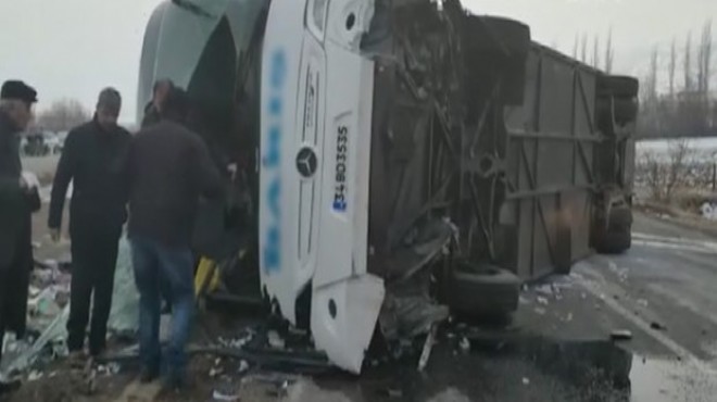 Yolcu otobüsü devrildi: 1 ölü, 36 yaralı