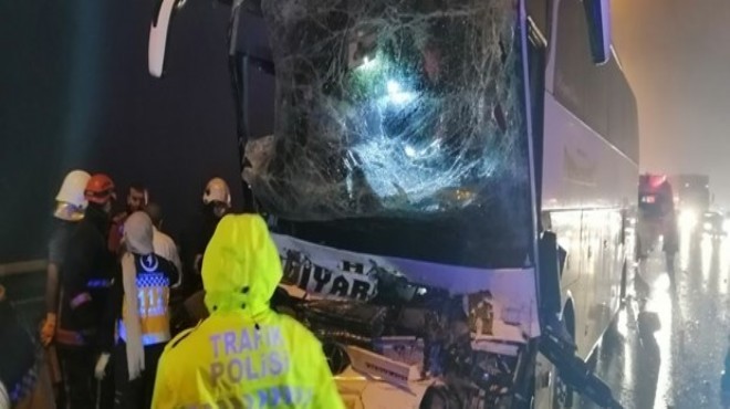 Yolcu otobüsü ile TIR çarpıştı: 37 yaralı