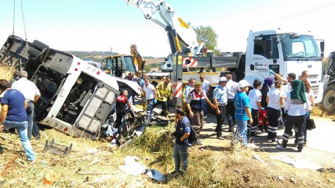 Yolcu otobüsü şarampole devrildi: 2 ölü, 20 yaralı