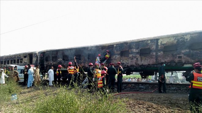 Yolcu treni alev aldı: 62 kişi hayatını kaybetti