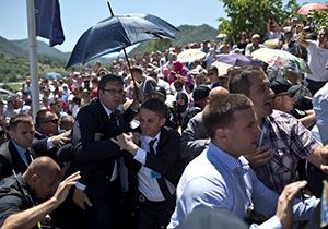 Flaş! Srebrenitsa’da Sırbistan Başbakanı’na saldırı 