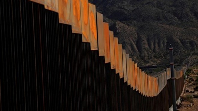 Yüksek Mahkemesi nden  Meksika duvarı na fon onayı