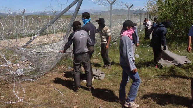 Yunan Adaları nda sığınmacı gerginliği: Çok sayıda yaralı var
