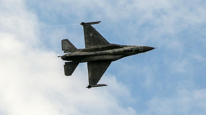 Yunan Hava Kuvvetlerine ait F-16 denize düştü