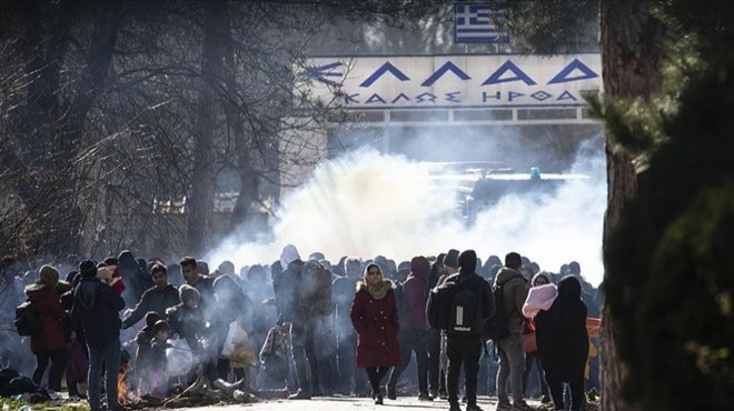 Yunan polisinden göçmenlere gaz bombası!