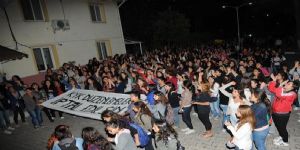 Ege Üniversitesi nde büyük isyan: Kızlar ayaklandı!