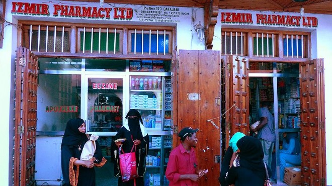Zanzibar’da İzmir özlemini iş yerinin adına taşıdı!