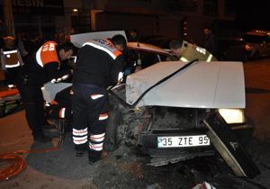 İzmir de sokak arasında feci kaza: 3 yaralı