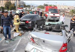 İzmir de zincirleme kaza: 3 yaralı
