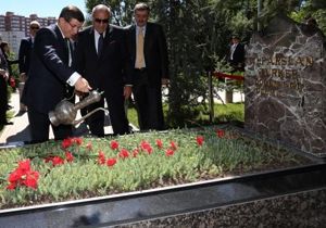 Davutoğlu ve Türkeş ten sürpriz ziyaret