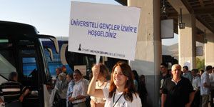 Üniversiteli gençlere “İzmir karşılaması”