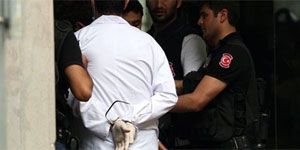 İstanbul da doktolara şok gözaltı