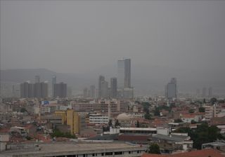 İzmir'de tozlu günler sürüyor!