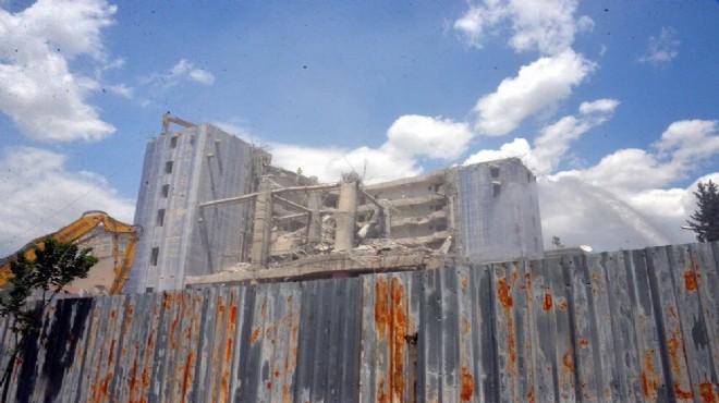  Dünyanın en saçma binası nın yüzde 70 i yıkıldı