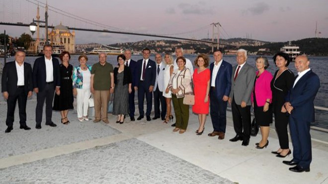 11 başkan yan yana... Soyer den İstanbul da çalıştay mesaisi