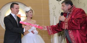 Başkan Sındır’dan Sevgililer Günü nikahı