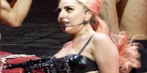 Lady Gaga ya ‘silahlı sütyen’ tepkisi 