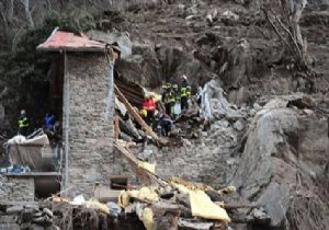 Dağ evine kaya düştü: 2 ölü